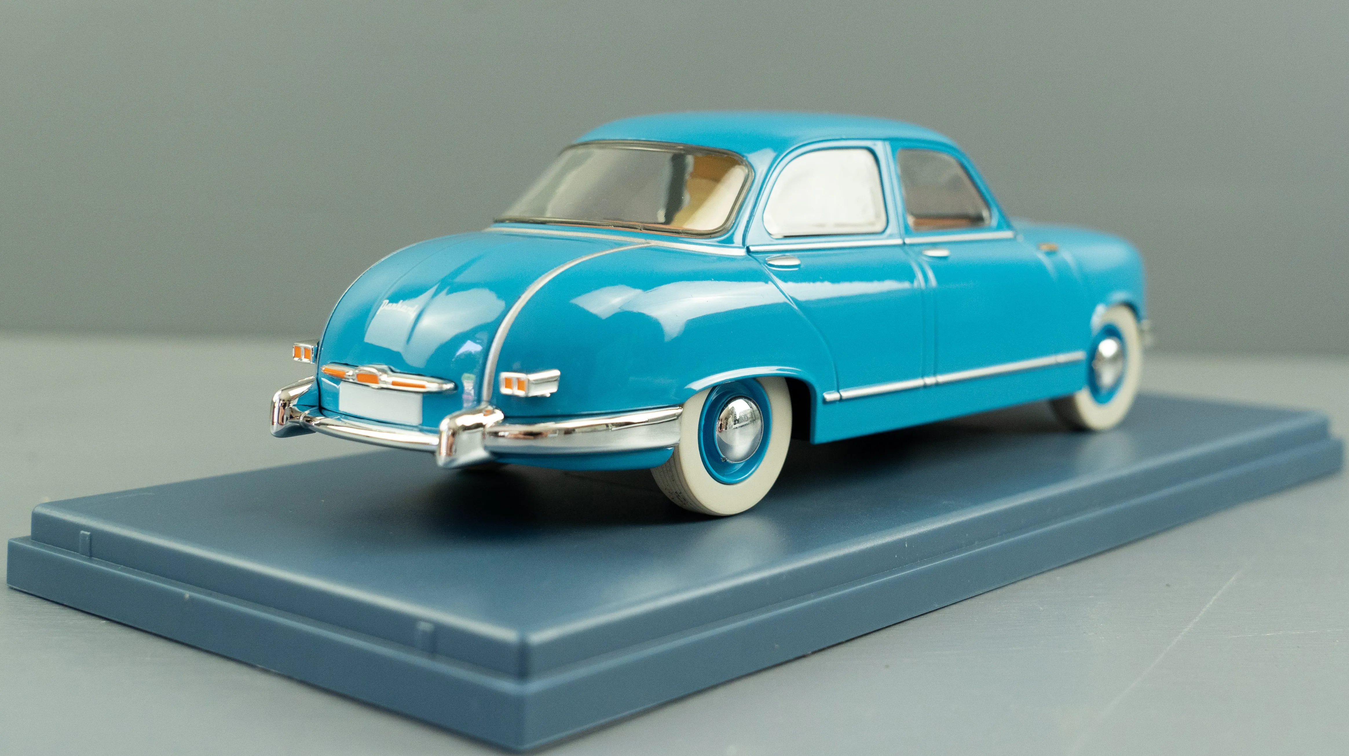 VOITURE TINTIN 1/24 29930 Panard Dyna Z: Red Sea Sharks Hachette Model Car 30