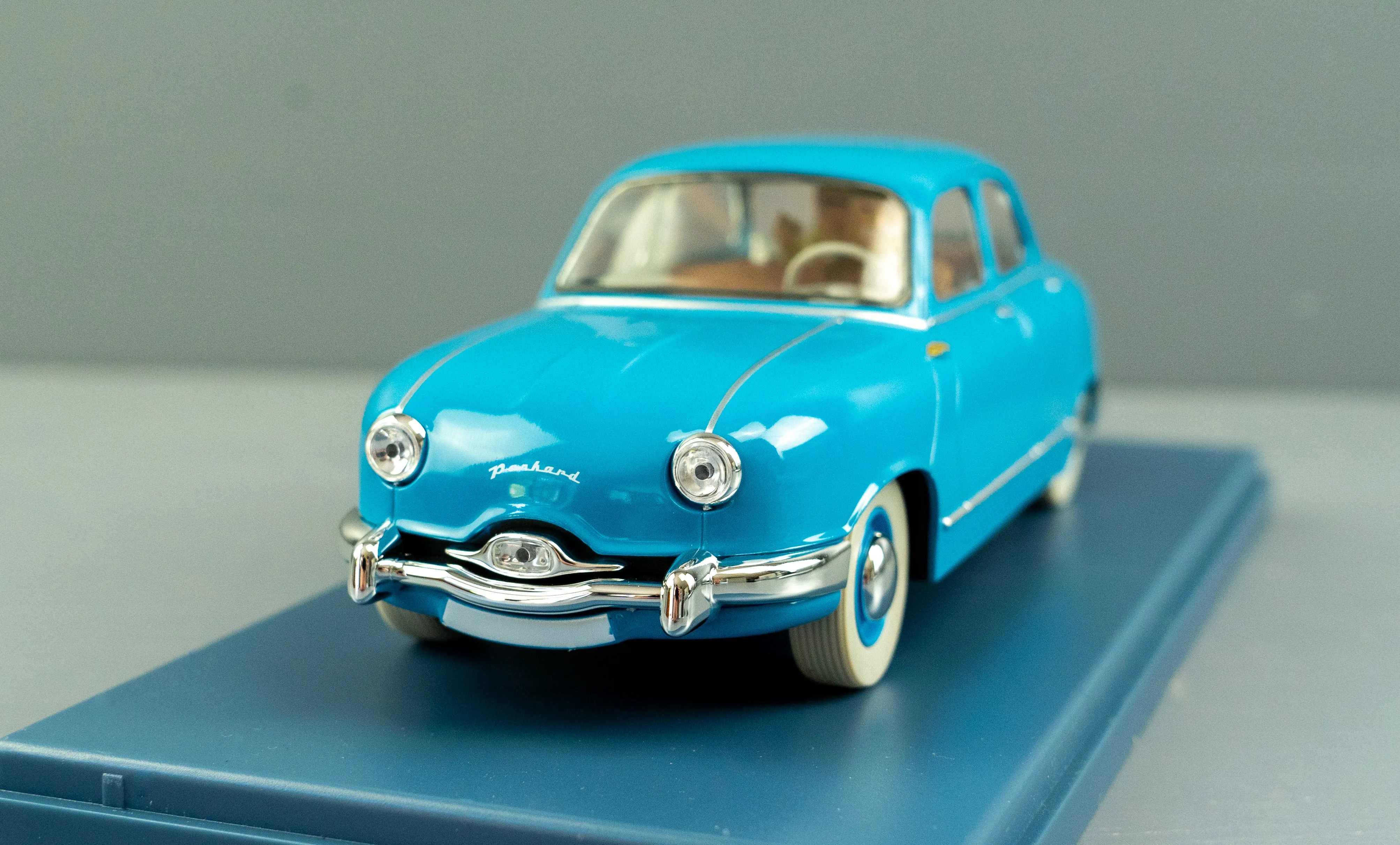 VOITURE TINTIN 1/24 29930 Panard Dyna Z: Red Sea Sharks Hachette Model Car 30