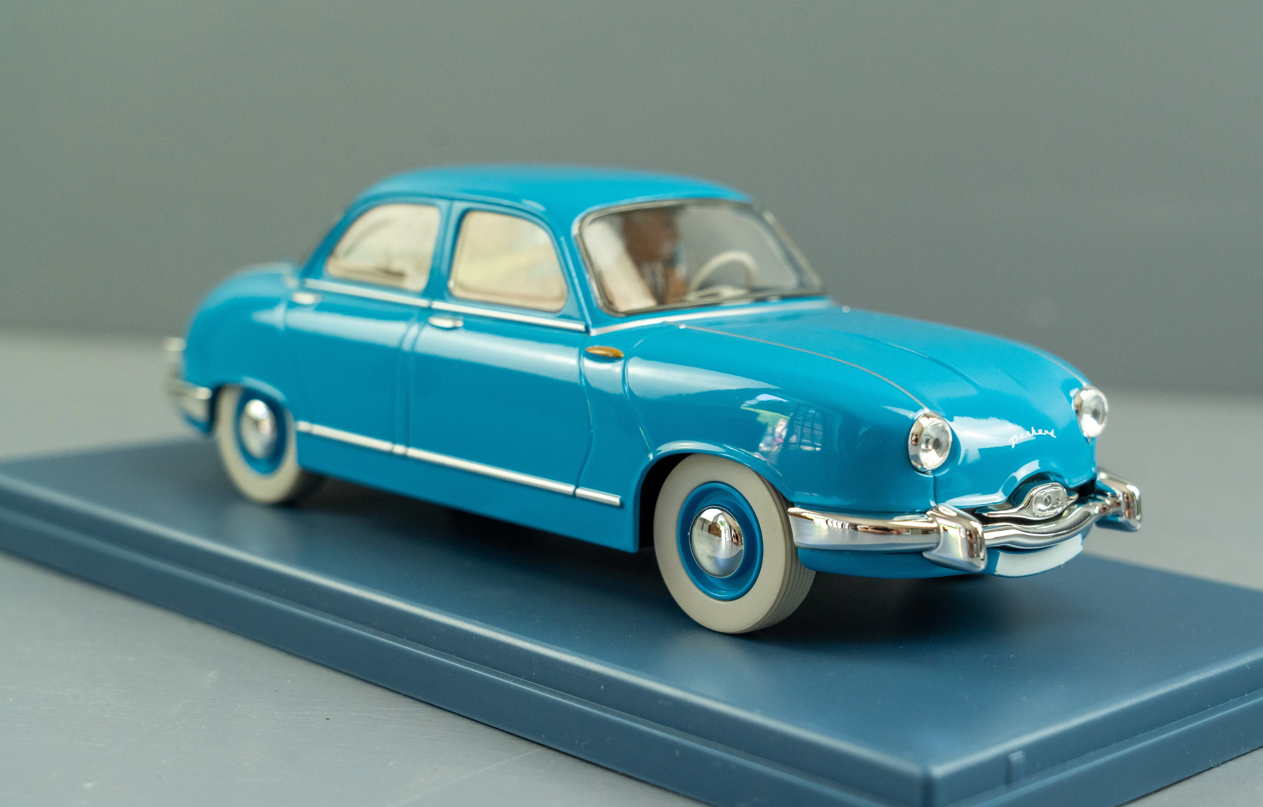 VOITURE TINTIN 1/24 29930 Panard Dyna Z: Red Sea Sharks Hachette Model Car 30