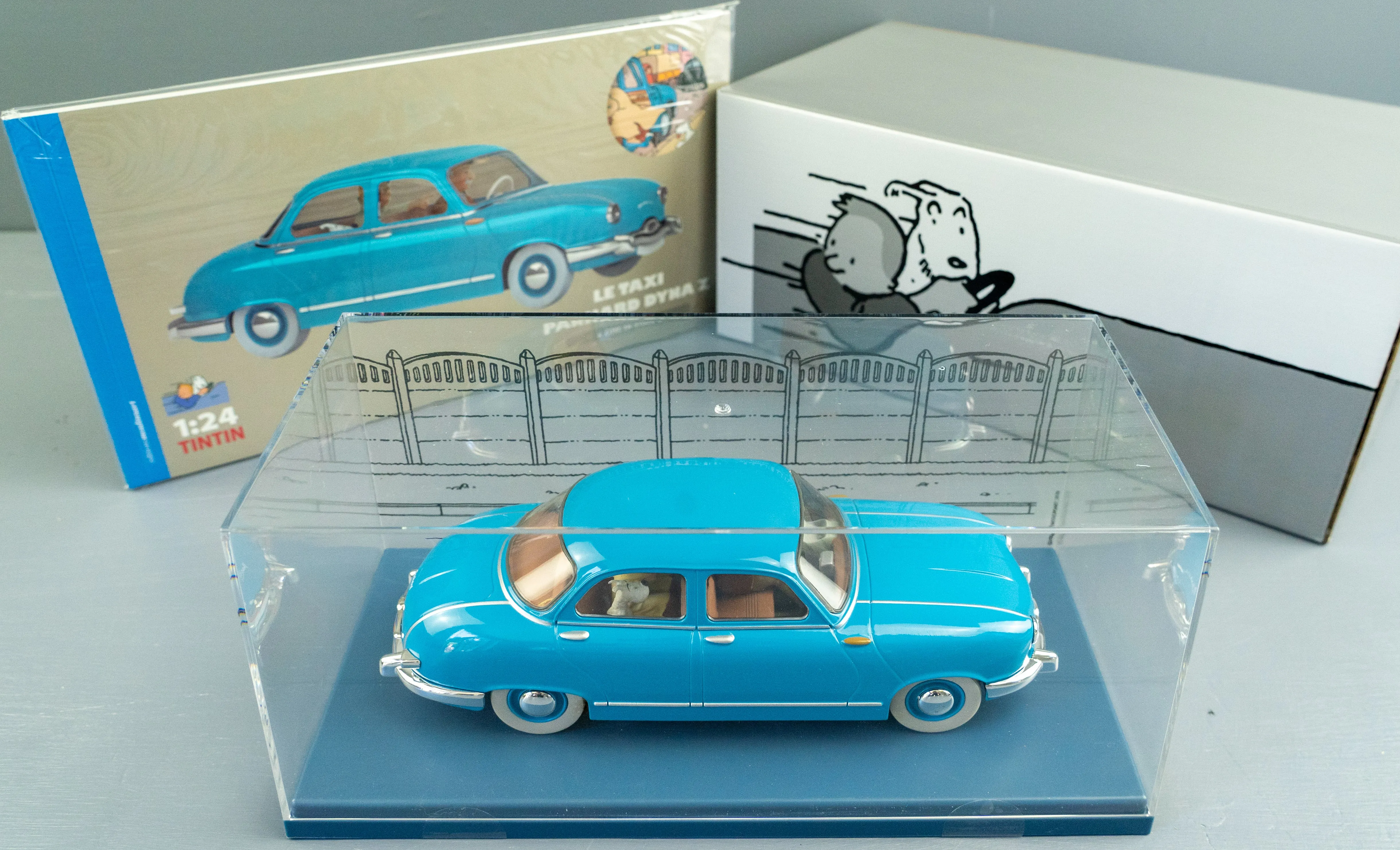 VOITURE TINTIN 1/24 29930 Panard Dyna Z: Red Sea Sharks Hachette Model Car 30