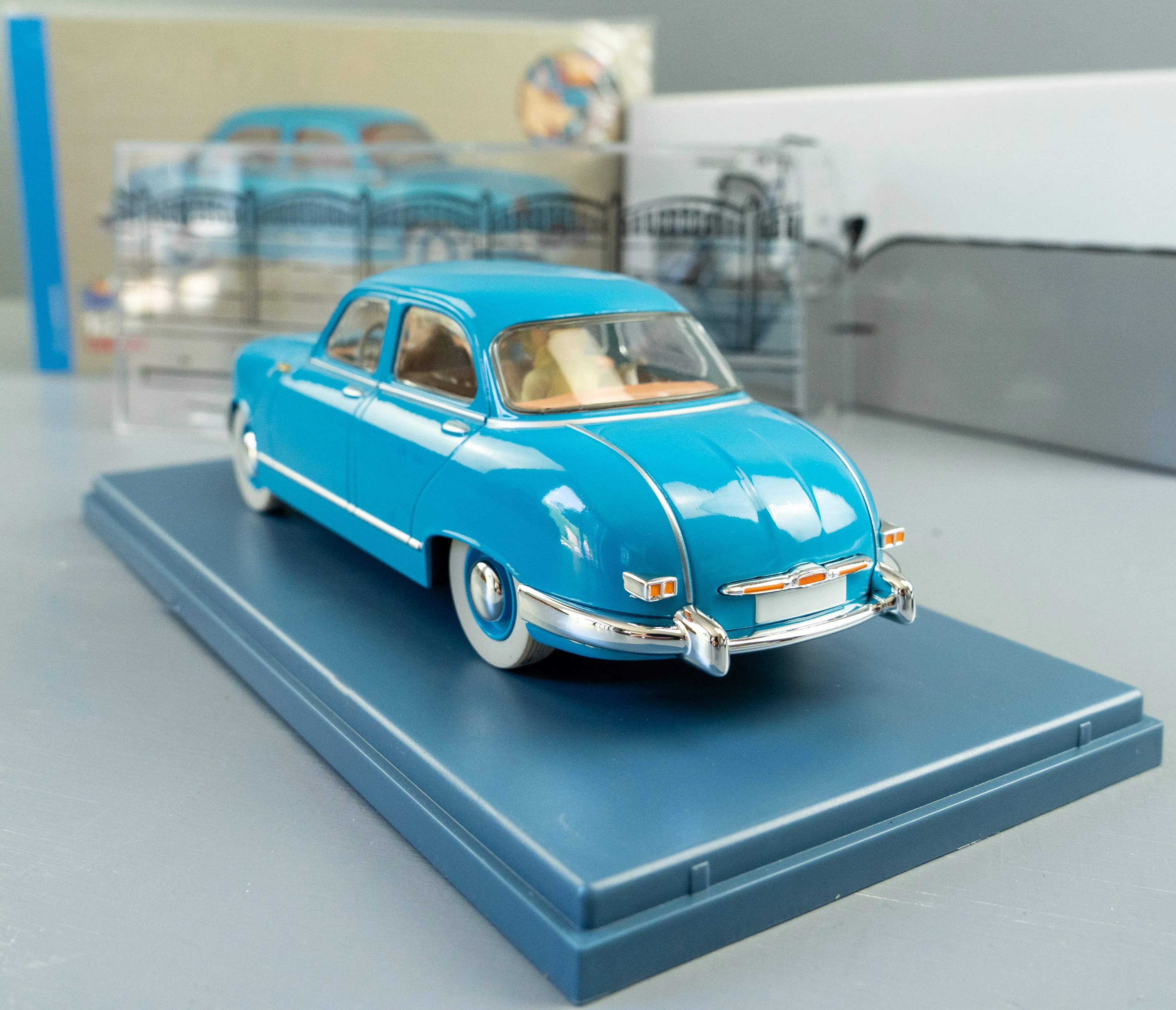 VOITURE TINTIN 1/24 29930 Panard Dyna Z: Red Sea Sharks Hachette Model Car 30