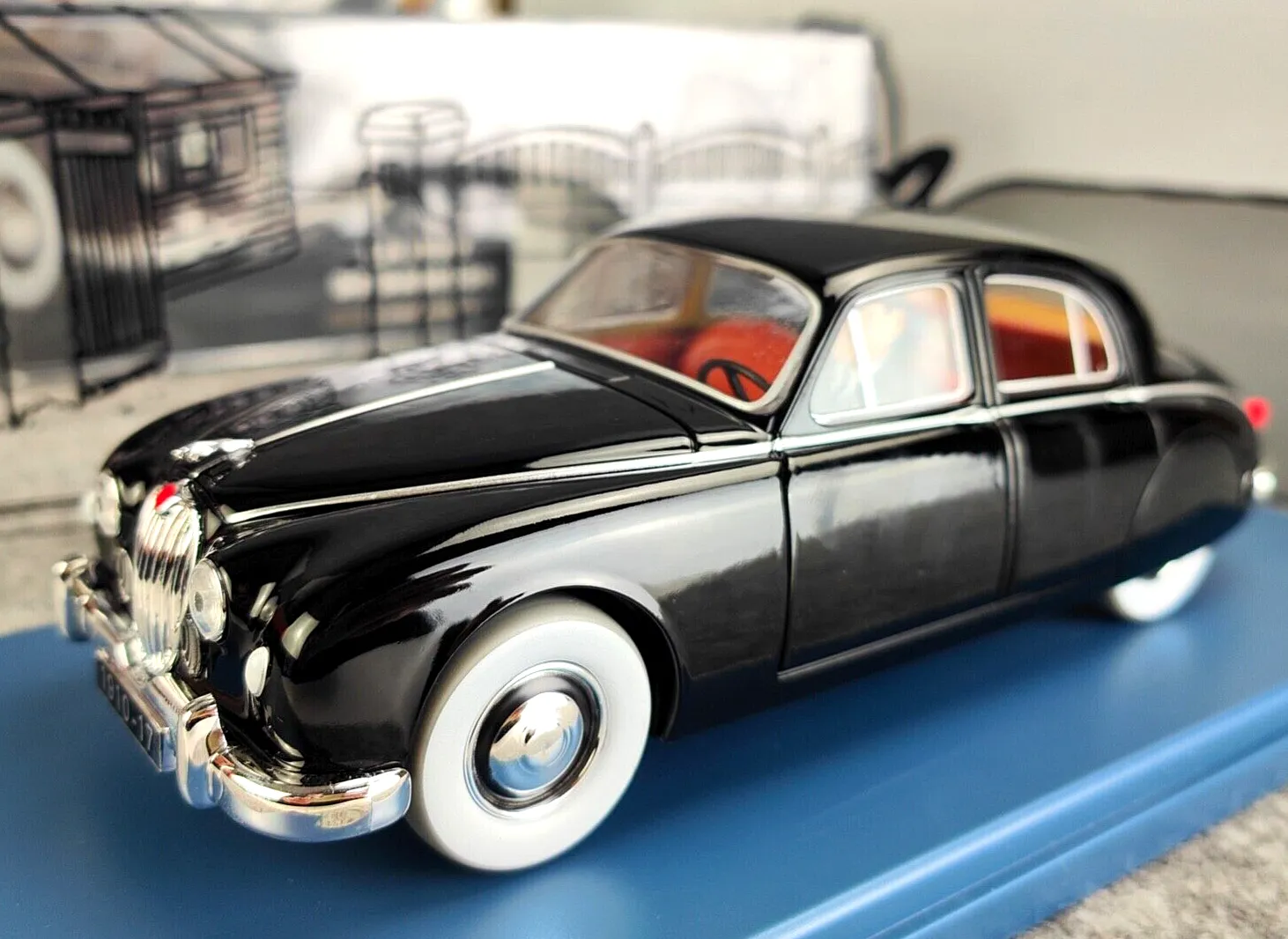 VOITURE TINTIN 1/24 29935 Jaguar MK I - Red Sea Sharks Hachette car #35